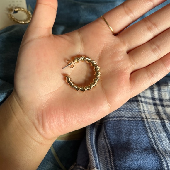 Gold Earrings - Picture 2 of 3